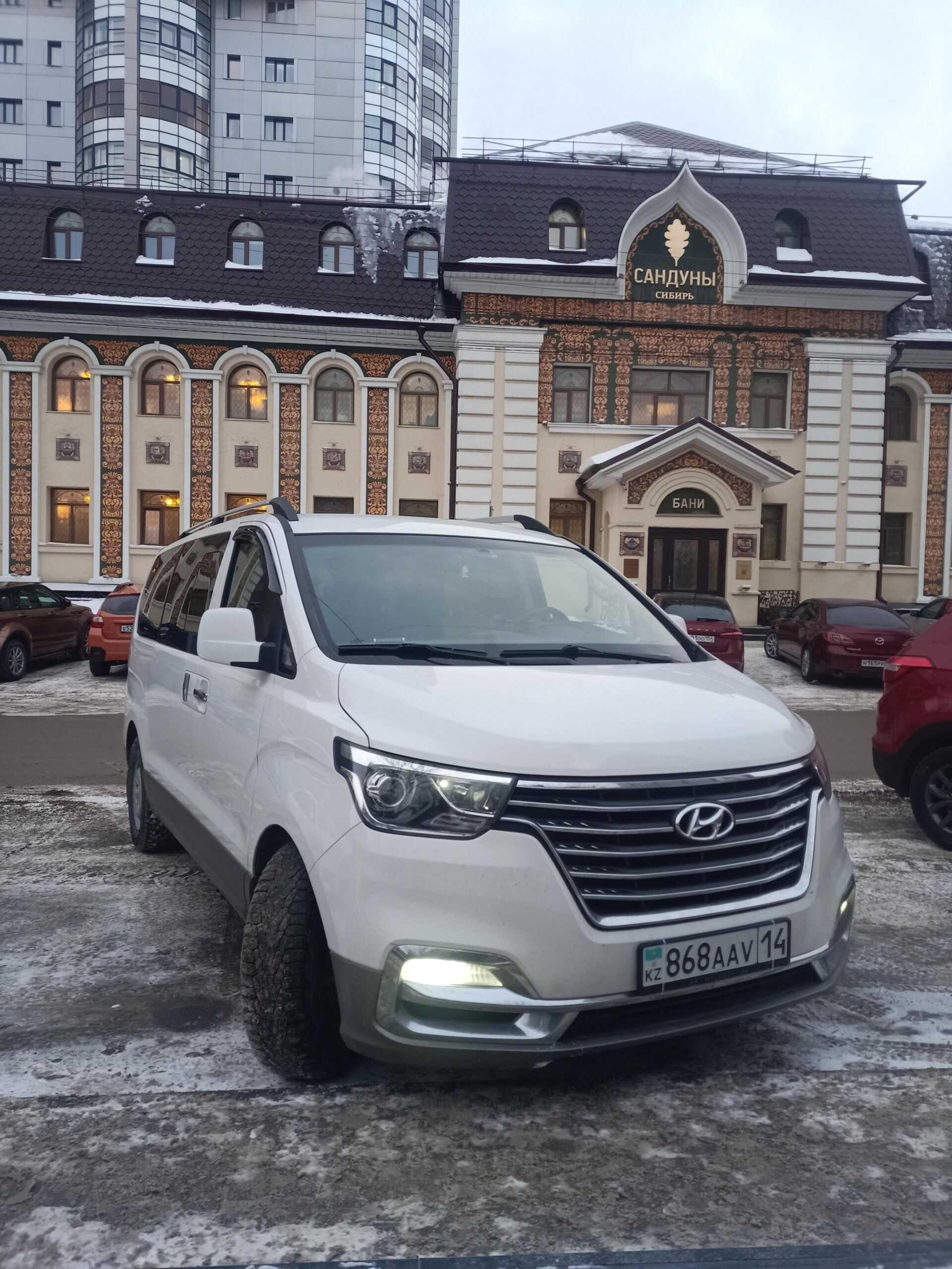 Современный минивэн GrandTravel для поездок Новосибирск-Павлодар