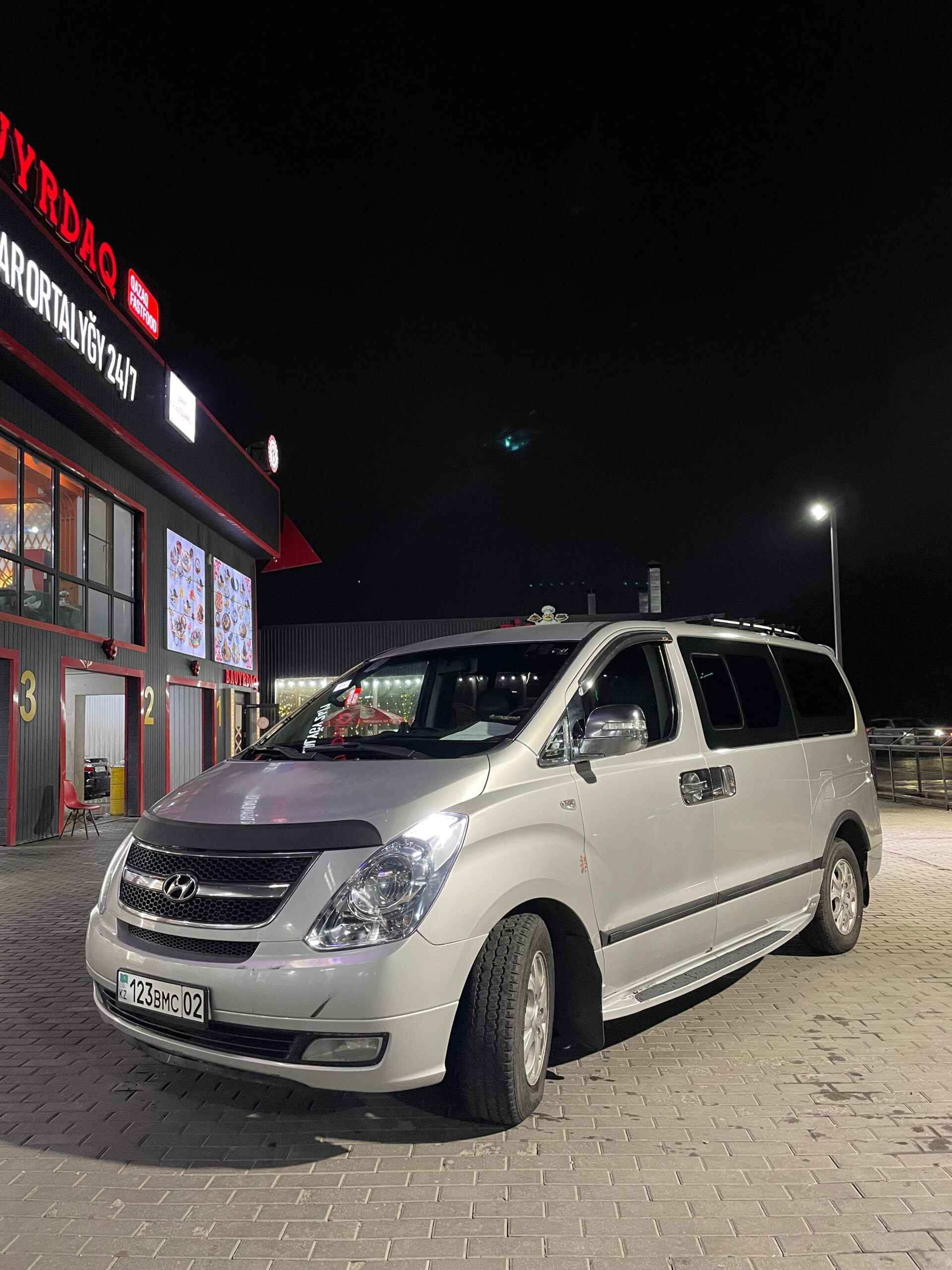 Комфортные кресла в минивэне GrandTravel