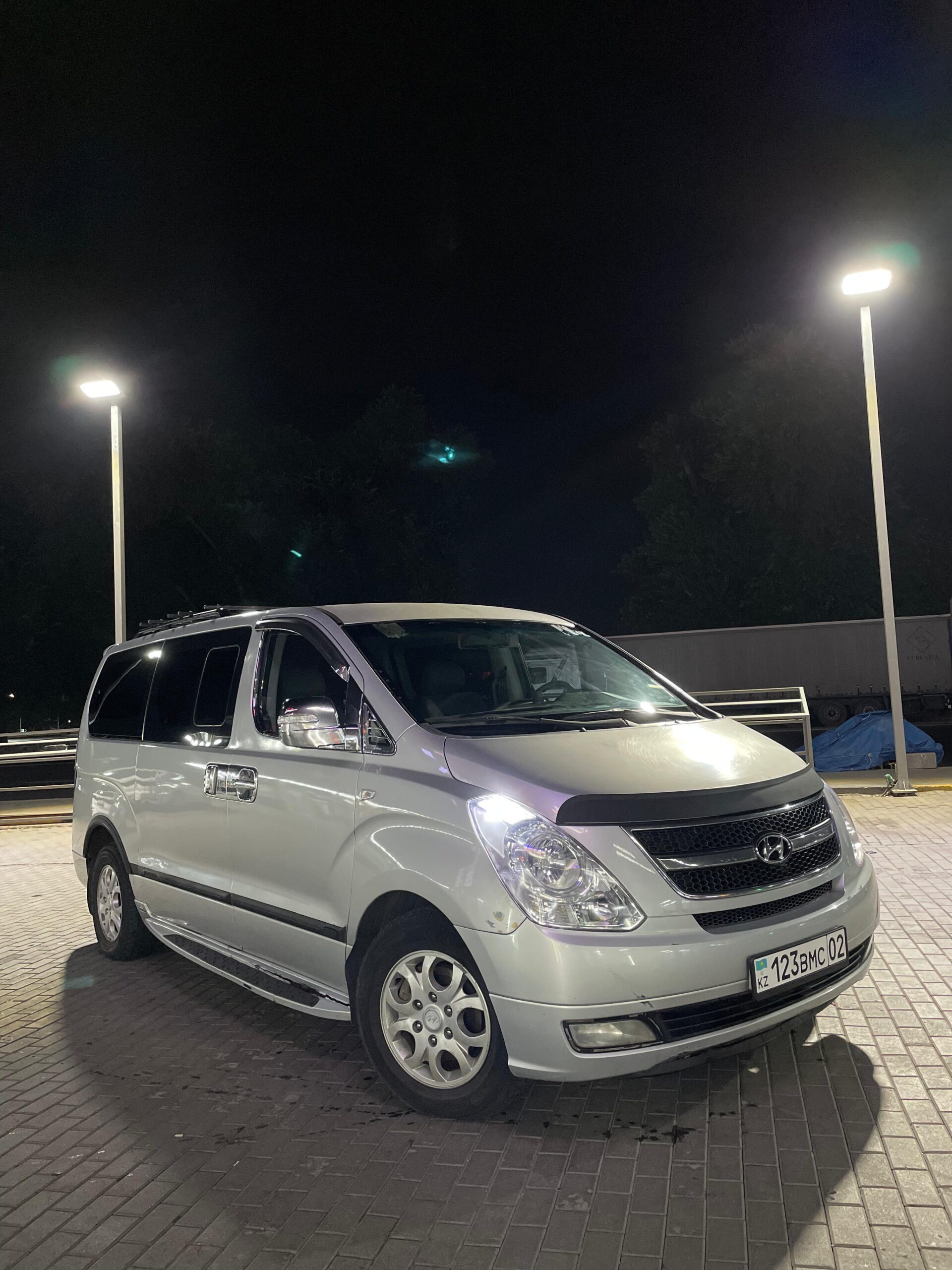 Минивэн с открытой сдвижной дверью для удобной посадки