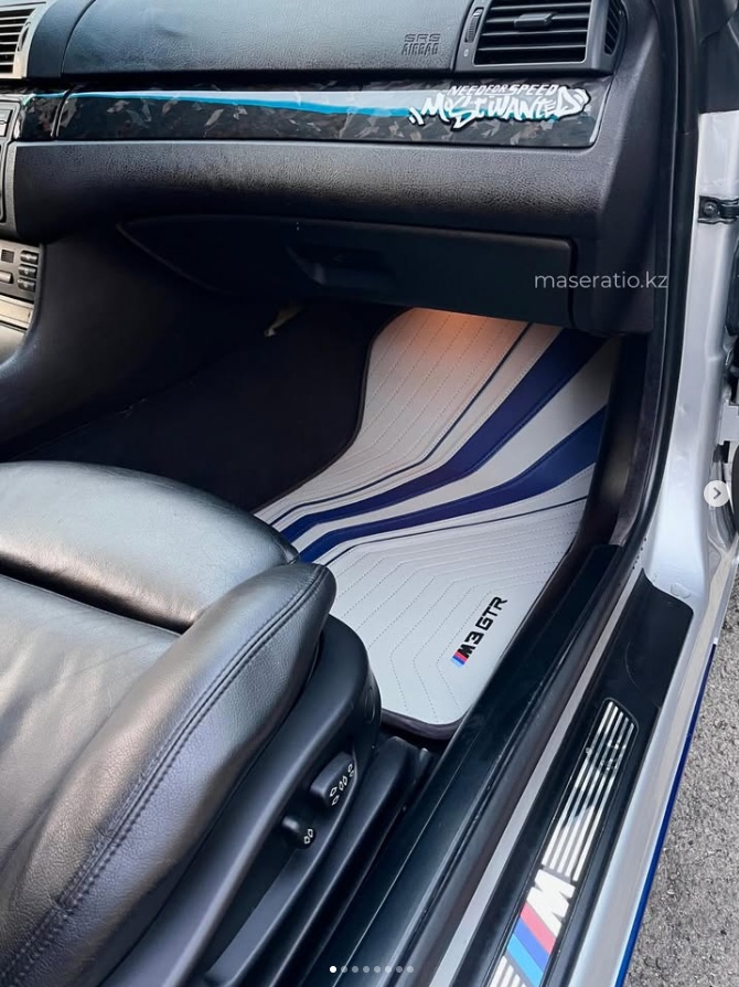 Коврики с синей строчкой для реплики BMW M3 GTR