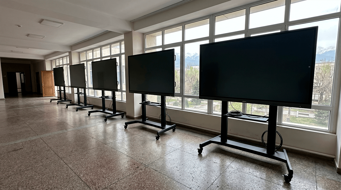 Мобильные интерактивные комплексы Dahua DeepHub для ВУЗа